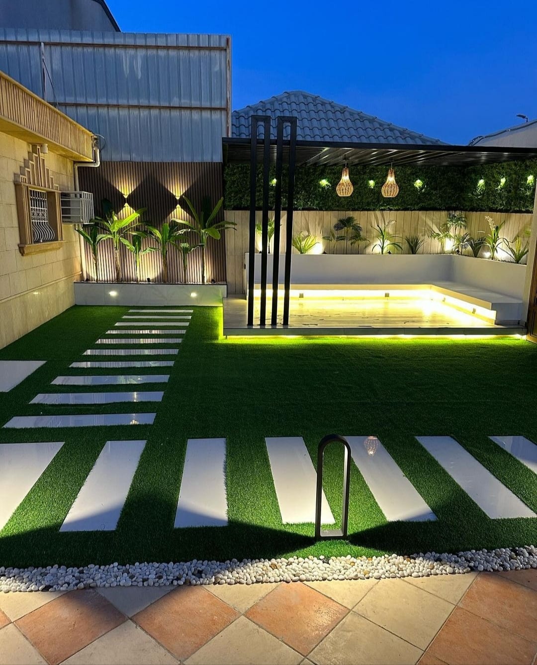 “رؤيتنا: تحويل المساحات إلى جنات خضراء”